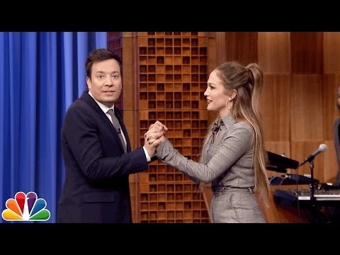 جنيفر لوبيز ترقص مع جيمي فالون ببرنامج the tonight show