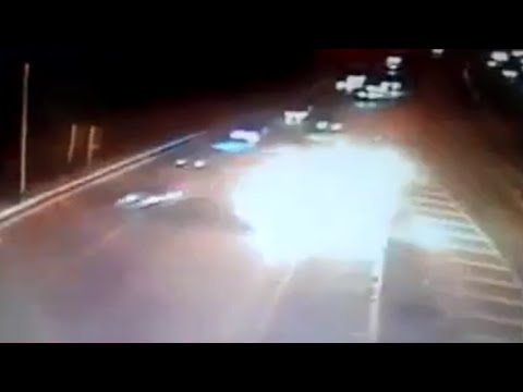 طفل يتسبب في حادث سير أودى بحياته وحياة امرأة