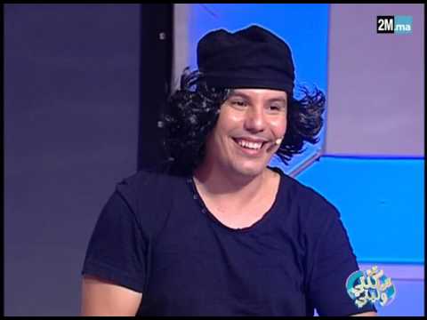 أحمد الحساني يقدم نشرة الطقس بزي تنكري