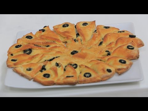 طريقة إعداد فطيرة بالزبادي و حشو الجبنة و الزيتون