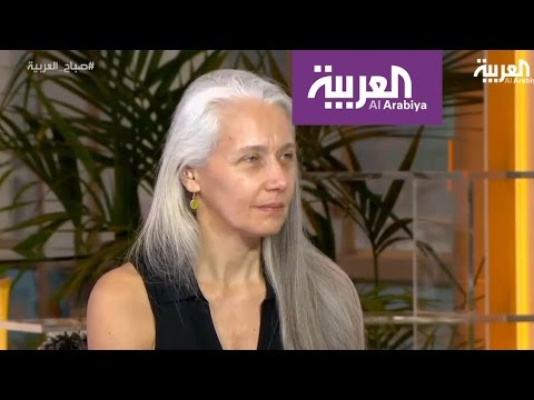 بالفيديو مصمّمة عالمية تصنع فستانًا من قماش خيمة لاجئين