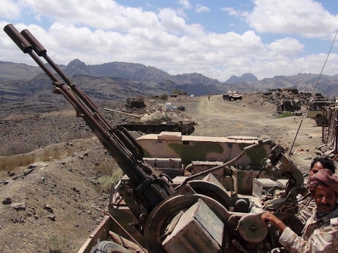 قوات الشرعية اليمنية تقصف مواقع الحوثيين في صنعاء