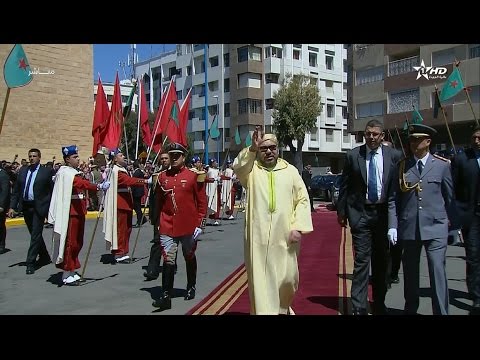 شاهد وصول الملك محمد السادس لأداء صلاة الجمعة في مسجد مولاي إدريس الأول