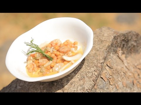 شاهد طريقة إعداد شوربة سي فود بالصوص الأبيض والحمص