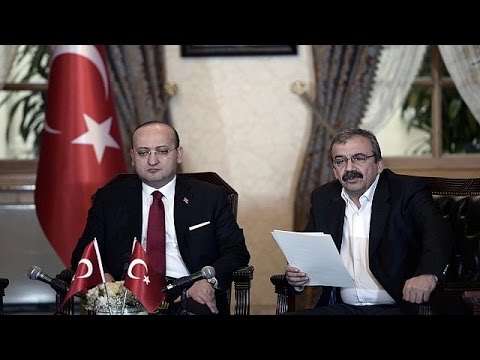 اتفاق مصالحة بين باماكو و مجموعات مسلحة في الجزائر