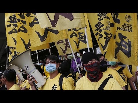 اشتباكات واعتقالات في مظاهرة احتجاجية بهونغ كونغ