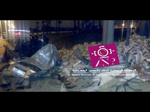 شاهد حادث سير مميت بين شاحنة بضائع وسيارة خفيفة في الدارالبيضاء