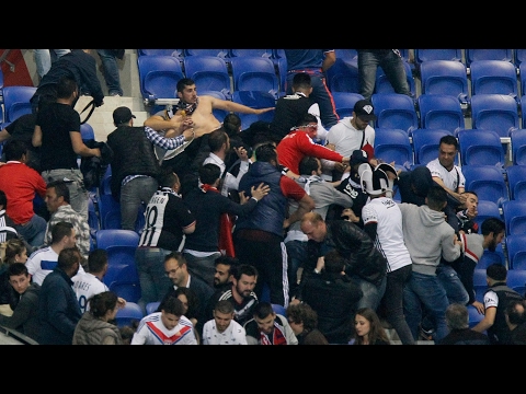 مشادات حامية بين الجماهير التركية والفرنسية في مدرجات ليون