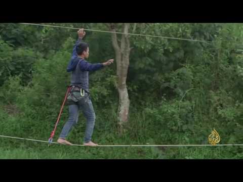 المشي بين القمم هوايات لعشاق الخطر