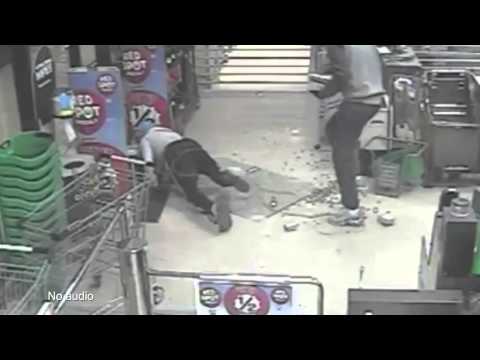 لص يتعرض لموقف محرج في سوبر ماركت