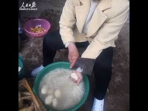 بالفيديو رجل مميّز يقطع البطاطس بطريقة مذهلة