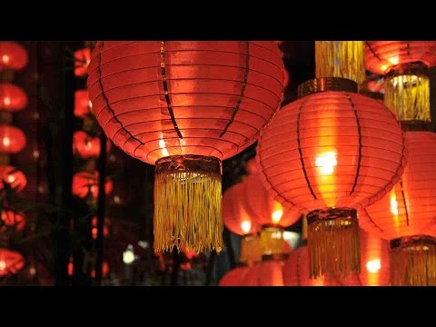 احتفال الصينيين بمهرجان المصابيح