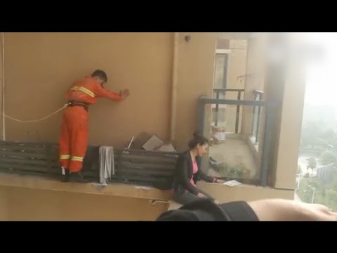 شاهد إنقاذ فتاة حاولت الانتحار في اللحظة المناسبة في الصين