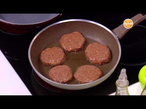 شاهد طريقة تحضير برغر بفول الصويا وأرز بمكعبات الباذنجان واللحمة المفرومة