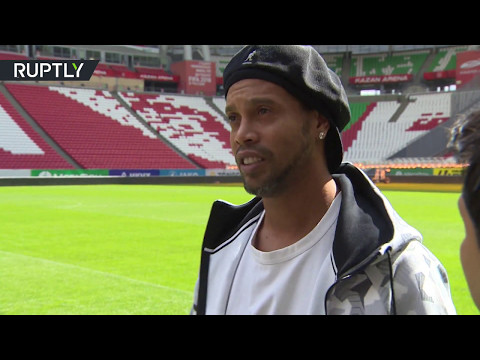 شاهد رونالدينيو يستعرض مواهبه في ملعب قازان آرينا