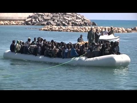 شاهد خفر السواحل الإيطالي ينقذّ 2300 مهاجر