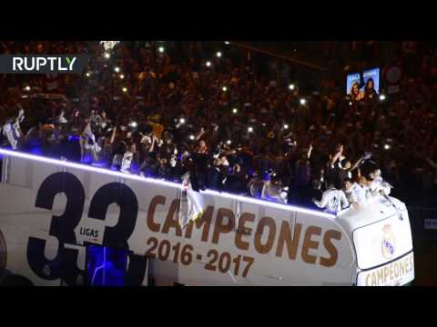 شاهد الآلاف يحتشدون في استقبال بطل الدوري الإسباني