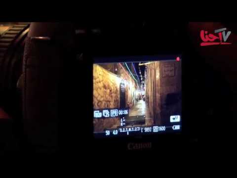 شاهد المسحراتي الفلسطيني في أزقة القدس الضيّقة لإيقاظ الصائمين