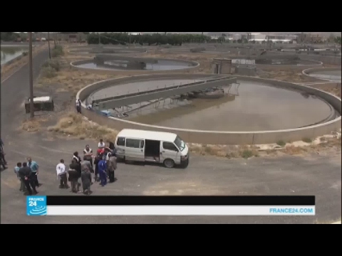 شاهد  معالجة المياه الملوثة للحد من انتشار وباء الكوليرا