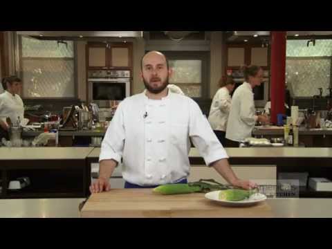 شاهد أسهل وأسرع طريقة لإزالة قشر وشواشي الذرة