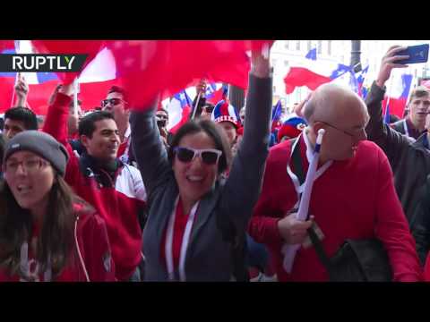 رابطة مشجعي منتخب تشيلي توزع الأعلام تحضيرا لنهائي كأس القارات