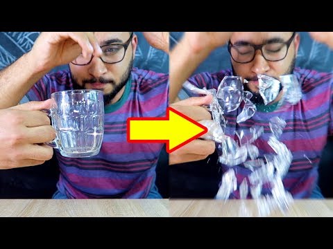 شاهد ساحر يكسر كوبًا زجاجيًا بعينيه