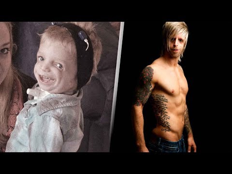 جون لانكاستير قضى طفولته في دار الأيتام وأصبح غنيًا بعد سنوات