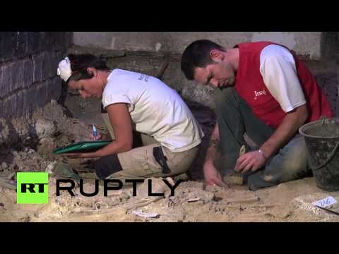 اكتشاف رفات أكثر من 200 شخصٍ في باريس شاهد