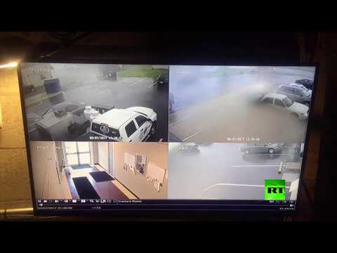 شاهد إعصار أميركي يقلب السيارات رأسًا على عقب