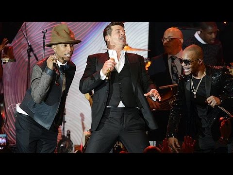 شاهد المغنيان روبن ثيك وفارل ويليامز سارقان