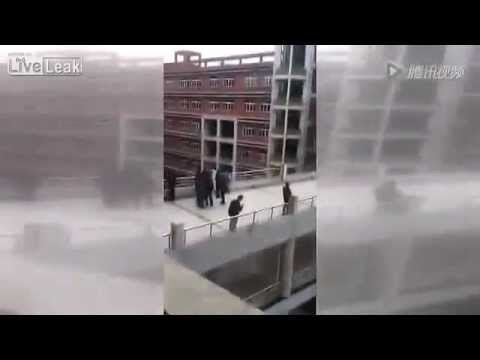 تلميذ ينتحر بالقفز من الدور الرابع بمدرسته