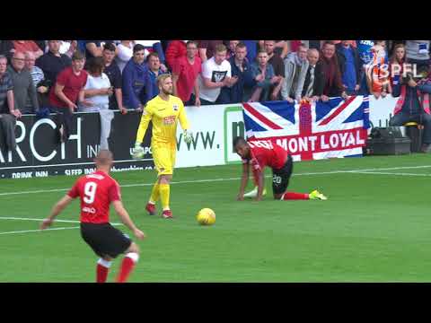 شاهد حارس مرمى يدفع ثمن غروره وابتعاده عن المرمى