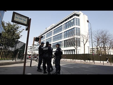 فرنسا تحقق في هوية رجل وطفل ظهرا بفيديو إعدام لداعش