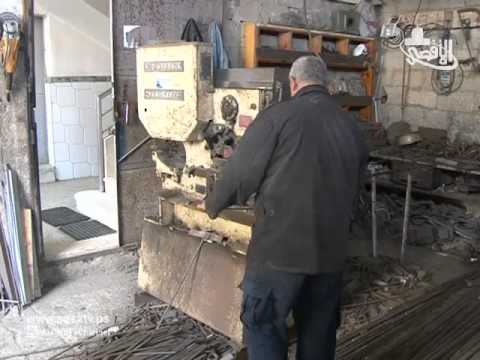 تواصل معاناة الحدادين بغزة بسبب منع وصول خامات الإنتاج