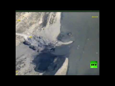 شاهد الطيران الروسي يقصف زوارق داعش في الفرات