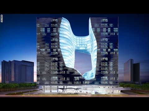 مسبح في الهواء وبرج سواروفسكي في دبي