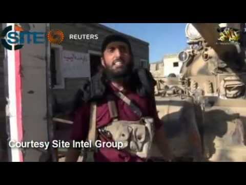 شاهد قاعدة عسكرية للجيش اليمني تسقط في قبضة القاعدة