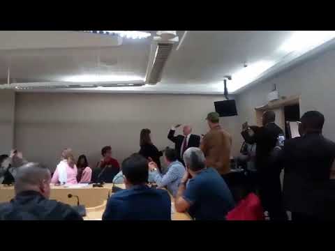 احتجاج على منظمي ندوة سرية في البرلمان الأوروبي