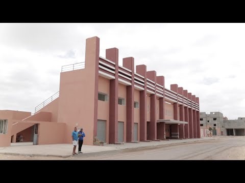 شاهد ملاعب منجزة في العيون من العشب الاصطناعي