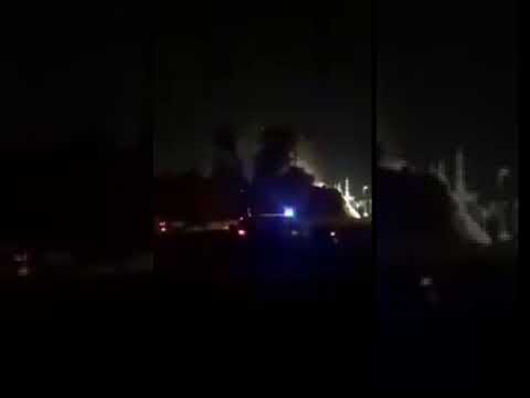 شاهد لحظة إزالة برج من عشرات الطوابق في المدينة المنورة