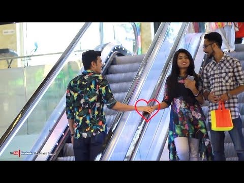 رد فعل الفتيات علي مقلب اللمس علي السلم الكهربائي