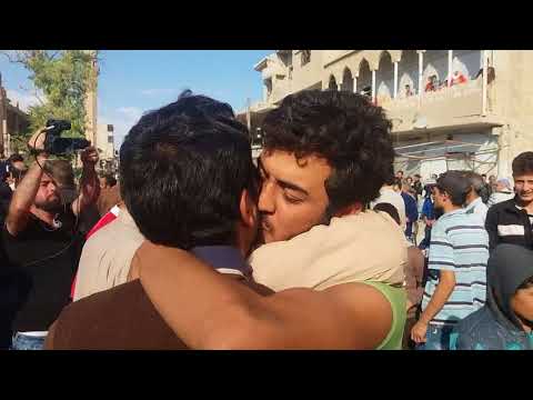 شاهد لحظة تحرير 26 شابًا اختطفهم داعش من القريتين