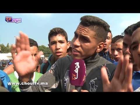 شاهد  مشجع رجاوي يشتري كمية كبيرة من تذاكر الرجاء