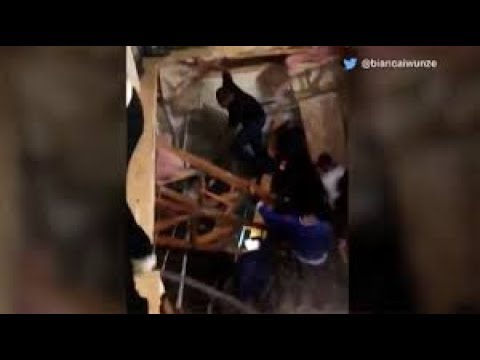 لحظة انهيار أرضية شقة بسبب حفلة شبابية