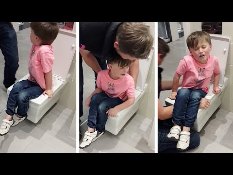 شاهد أب يدخل في نوبة ضحك هستيرية