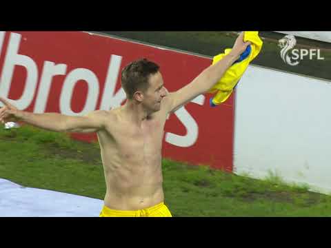 احتفال جنوني لفريق اسكتلندي بالفوز الأول في الدوري