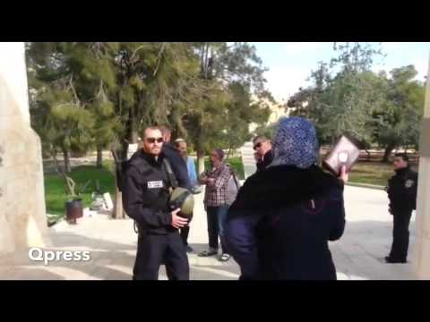 مقدسية تمنع المستوطنين من اعتلاء قبة الصخرة