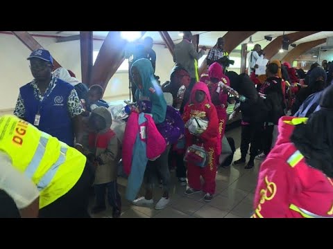 شاهد إعادة 155 مهاجرًا في ليبيا إلى ساحل العاج