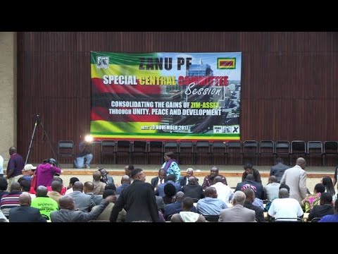 شاهد الحزب الحاكم في زيمبابوي يعتزم البدء بآلية عزل موغابي الثلاثاء