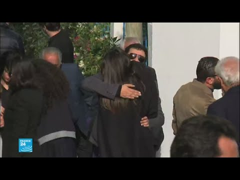 شاهد تشييع جثمان مصمم الأزياء التونسي عز الدين عليه
